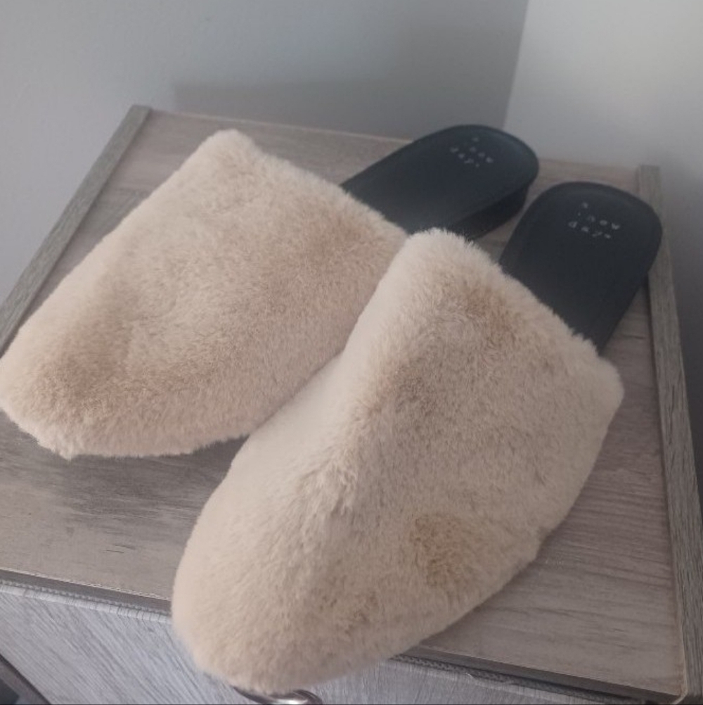 A New Day Sherpa Mules Flats Sz 9